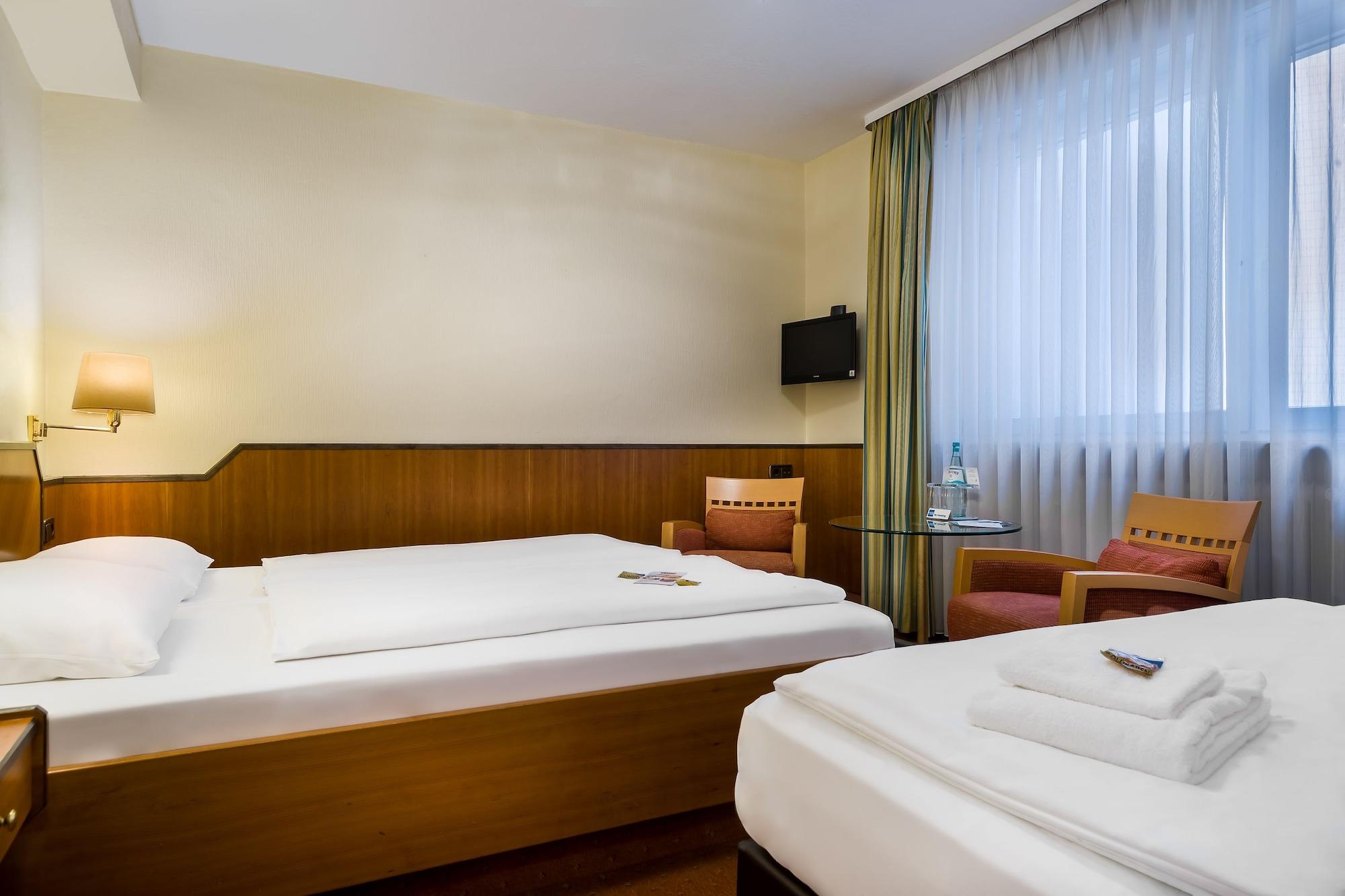 Rieker Hauptbahnhof 3*