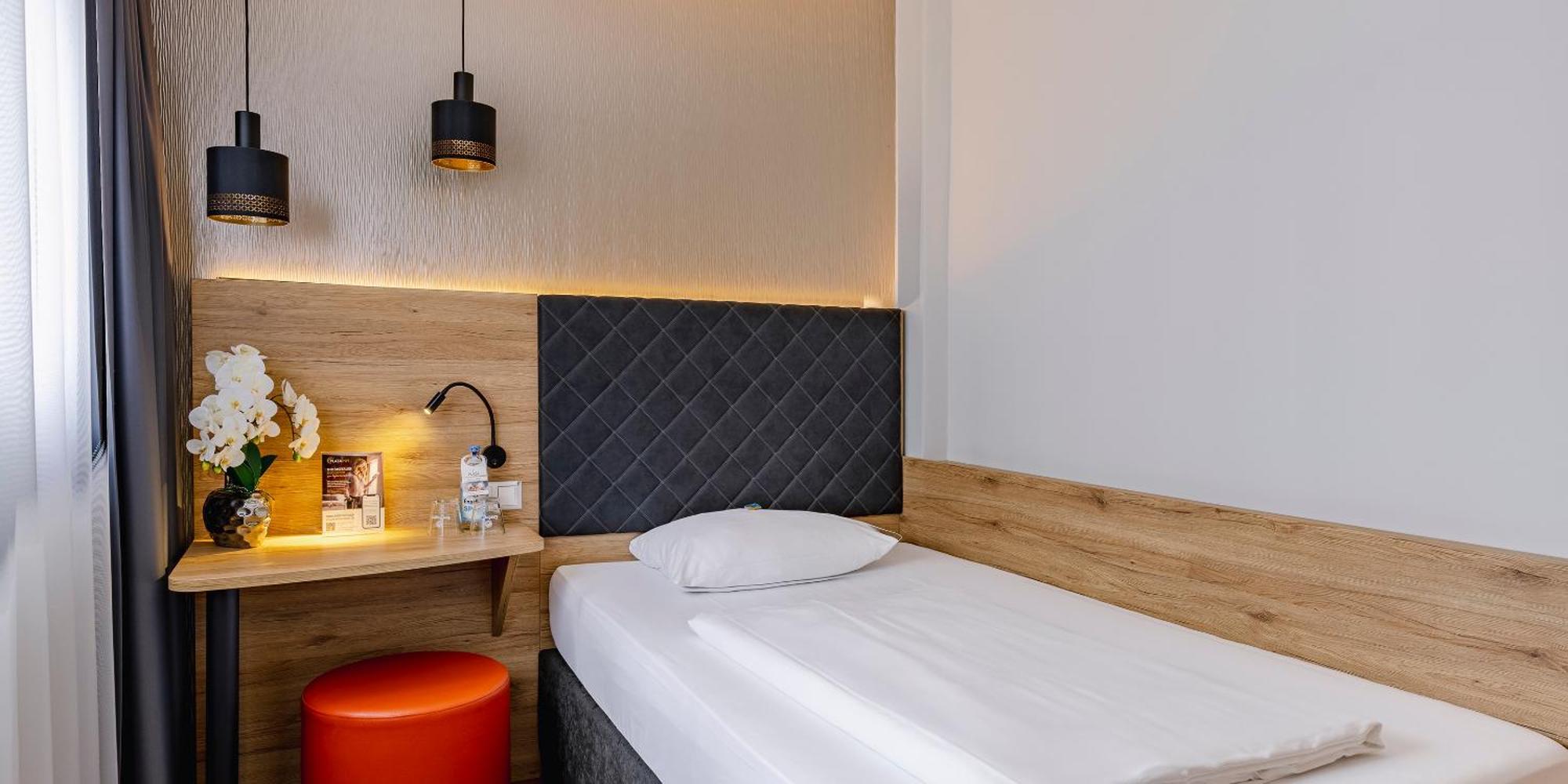 Rieker Hauptbahnhof 3*