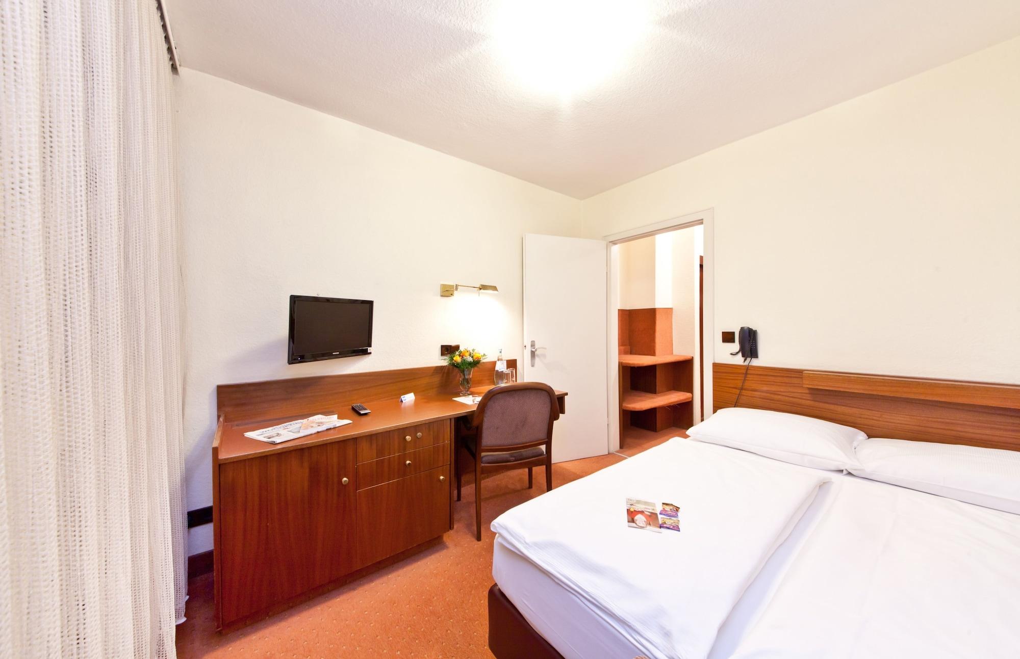 Plaza Rieker Hauptbahnhof 3*